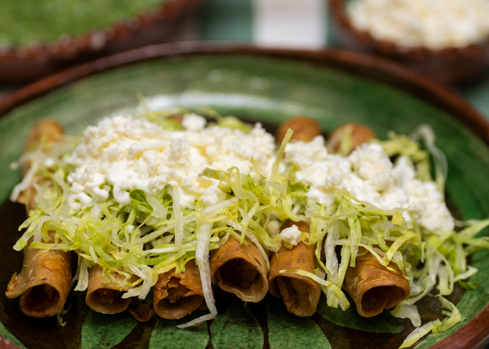 Tacos dorados de pollo - Casa de Mexico