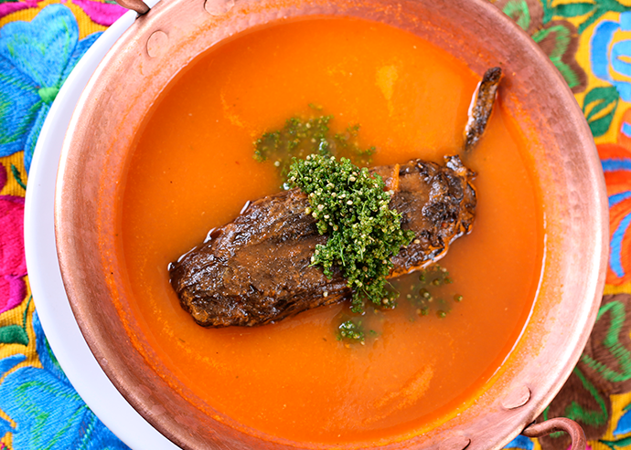 Chile ancho relleno y mole de cacahuate 