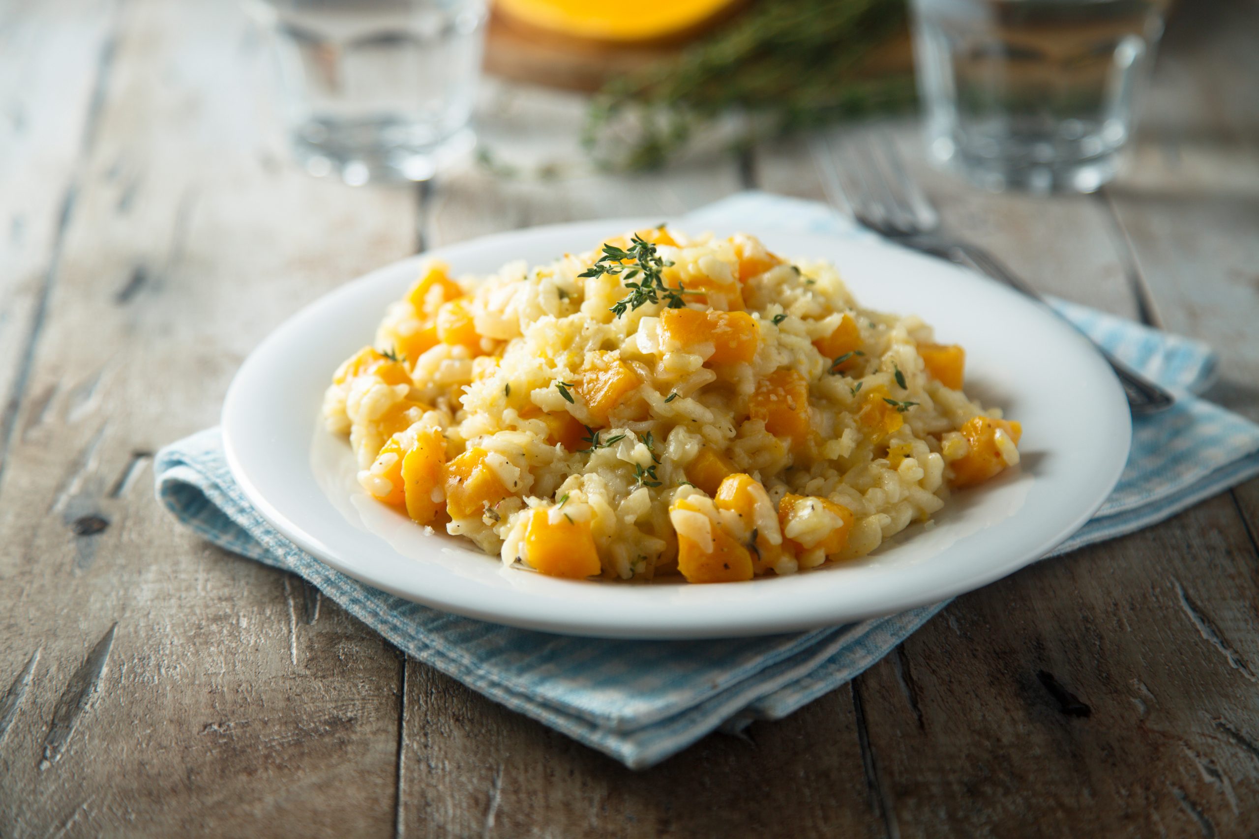 Risotto de chile guajillo y plátano macho con callo de hacha/garra de león