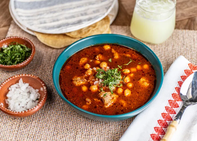 Pozole rojo estilo Jalisco 