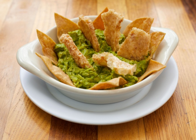 Guacamole con chicharrón de pulpo